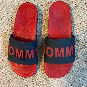 Tommy Hilfiger boys slides size 2